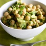 avokado-kikhernesalaatti