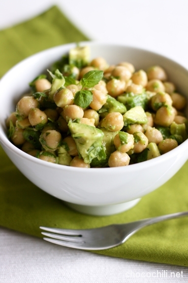 avokado-kikhernesalaatti