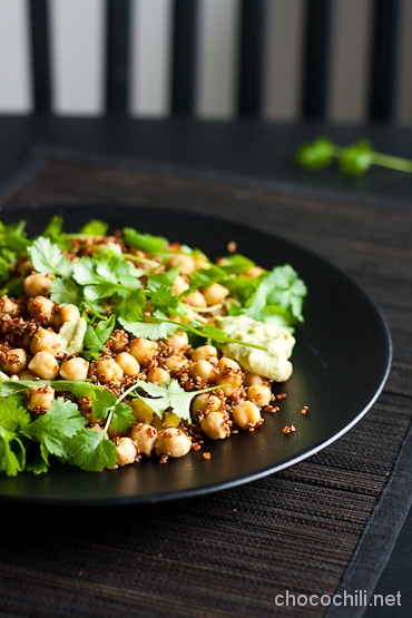 quinoa-kikhernesalaatti