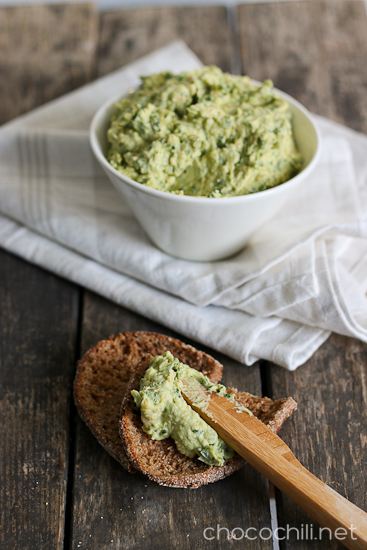 avokado-lehtikaalihummus